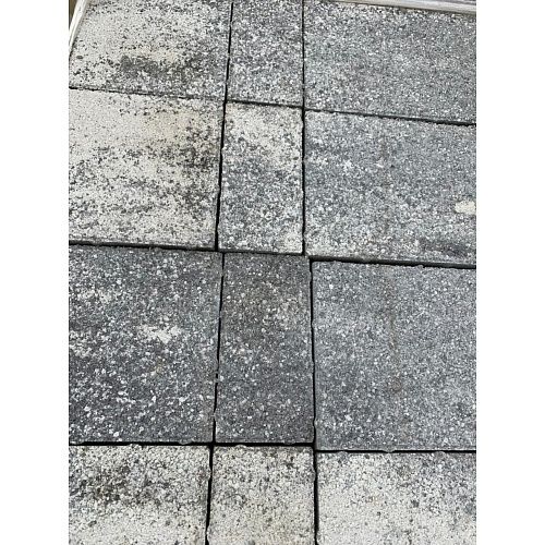 купить Тротуарная плитка Colored Stone "Новый город" серия Листопад Антрацит на отсевной крошке